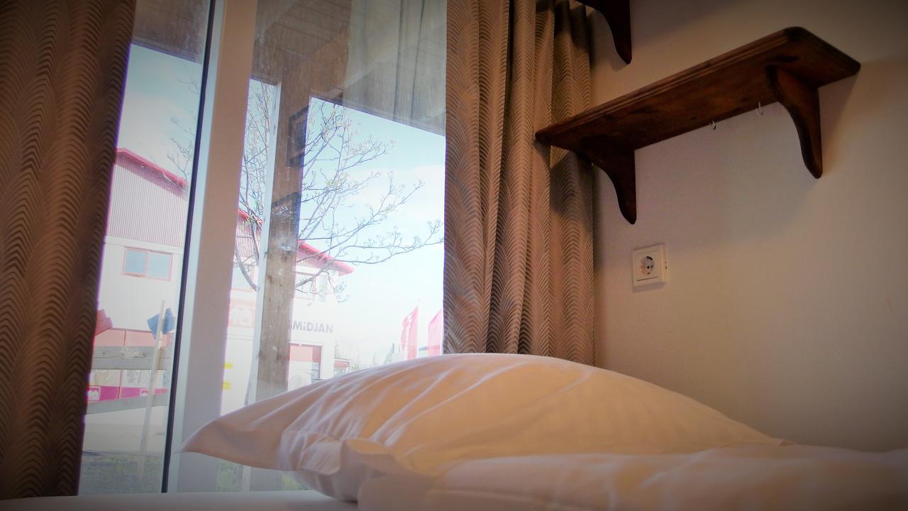 Husavik Hostel Экстерьер фото